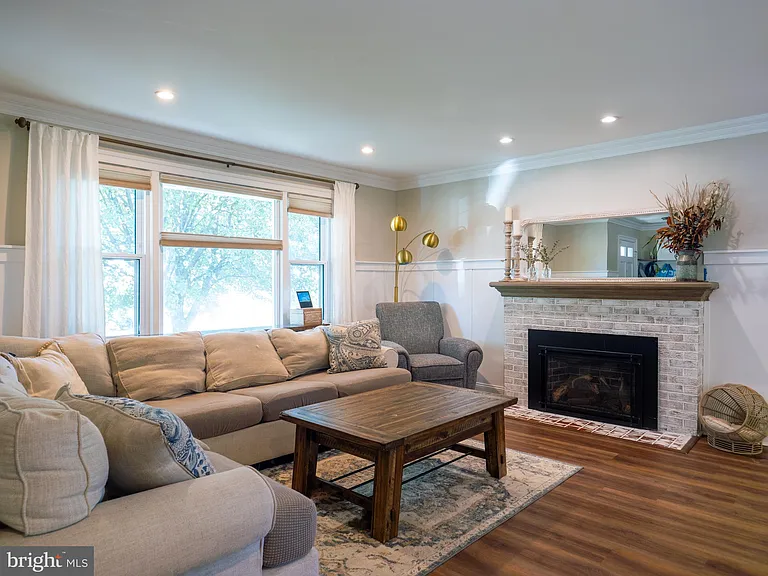 6712 New Hope Dr — Photo 2