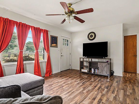 4th image of 265 Sigel Ave