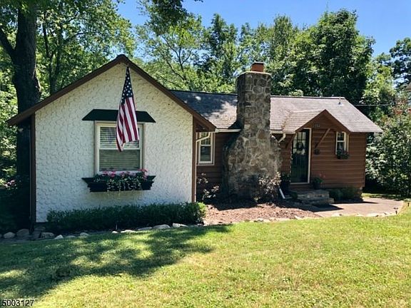 3rd image of 1153 Lakeside Dr E