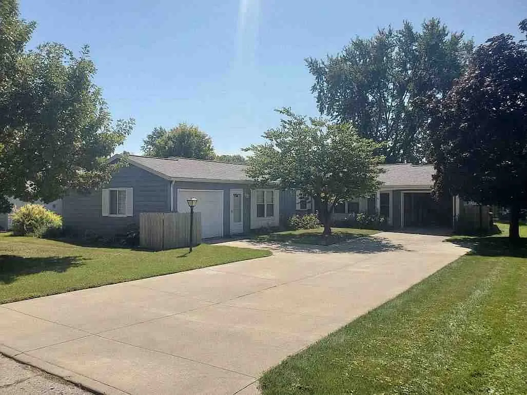 218 Henry St photo 1