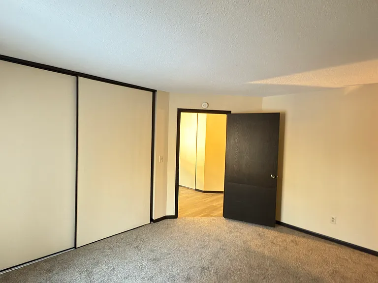 Oakmont Apartments — Photo 12
