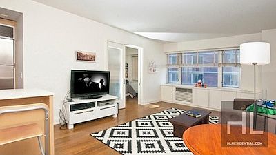 5th image of 209-211 E 51st St