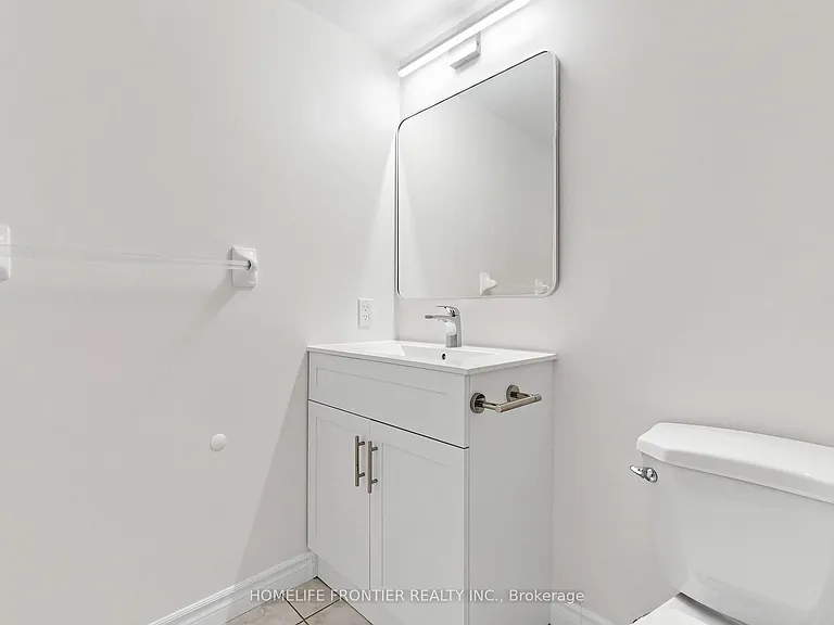 9017 Leslie St #LPH117 — Photo 15