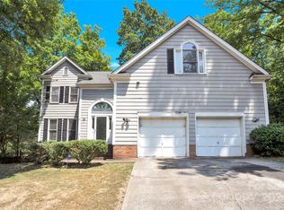 1215 Long Paw Ln, Charlotte, NC 28214