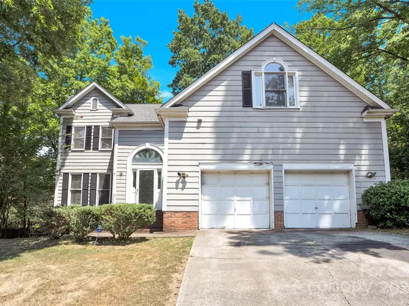 1215 Long Paw Ln, Charlotte, NC 28214