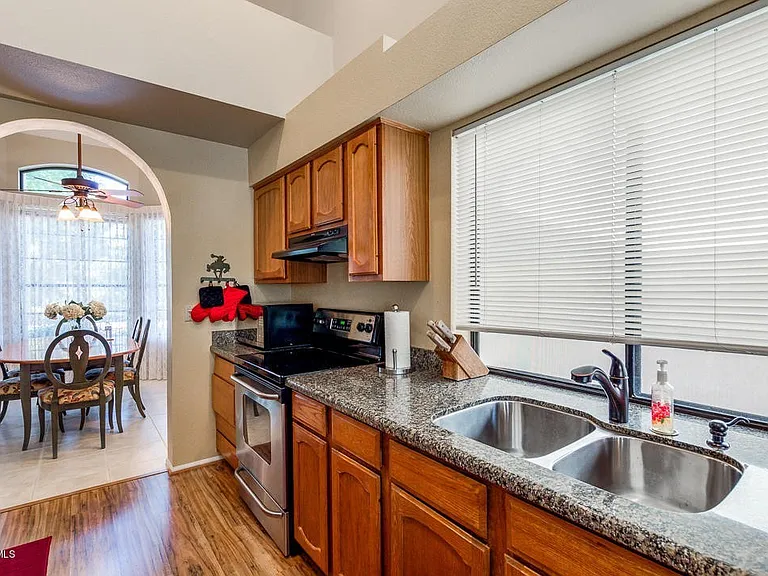 193 W Amanda Ln — Photo 9