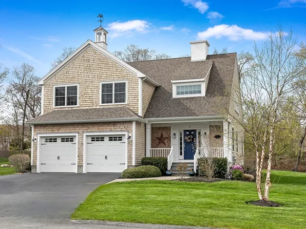 9 Callahan Pl, Hingham, MA 02043