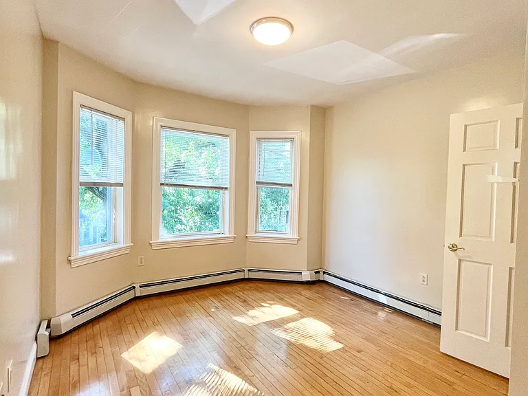 19 Park View St — Photo 6