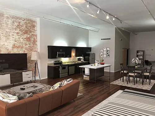 1900 Elm Photo 1 1900 Elm Photo 1