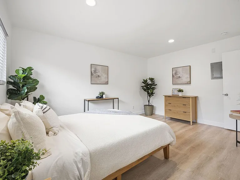 308 S Laurel St — Photo 10