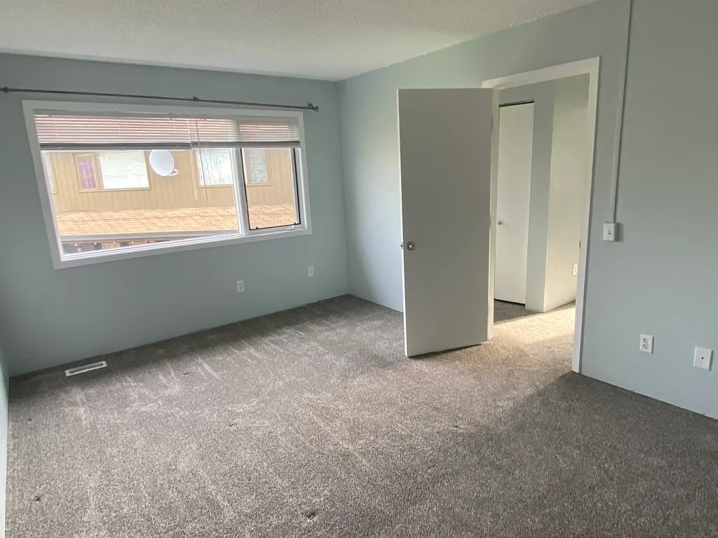 Building Photo - 7901 Mayfair Dr #4