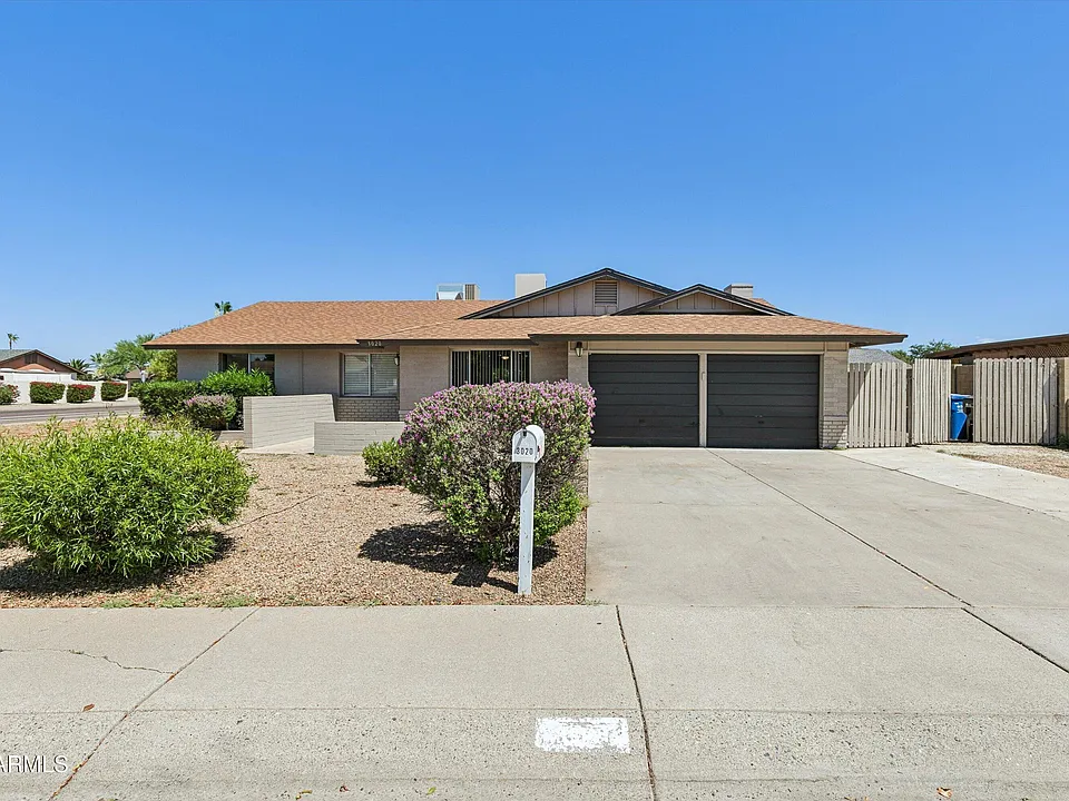 3020 W Hartford Dr