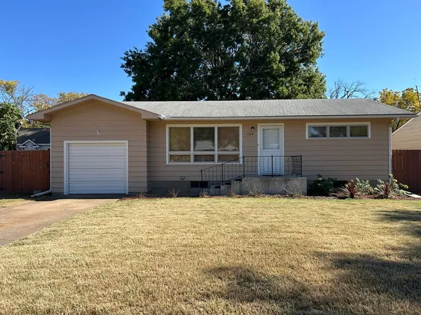 1224 N 9th St, Arkansas City, KS 67005