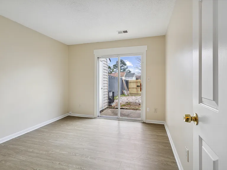 803 Chalk Ct — Photo 16