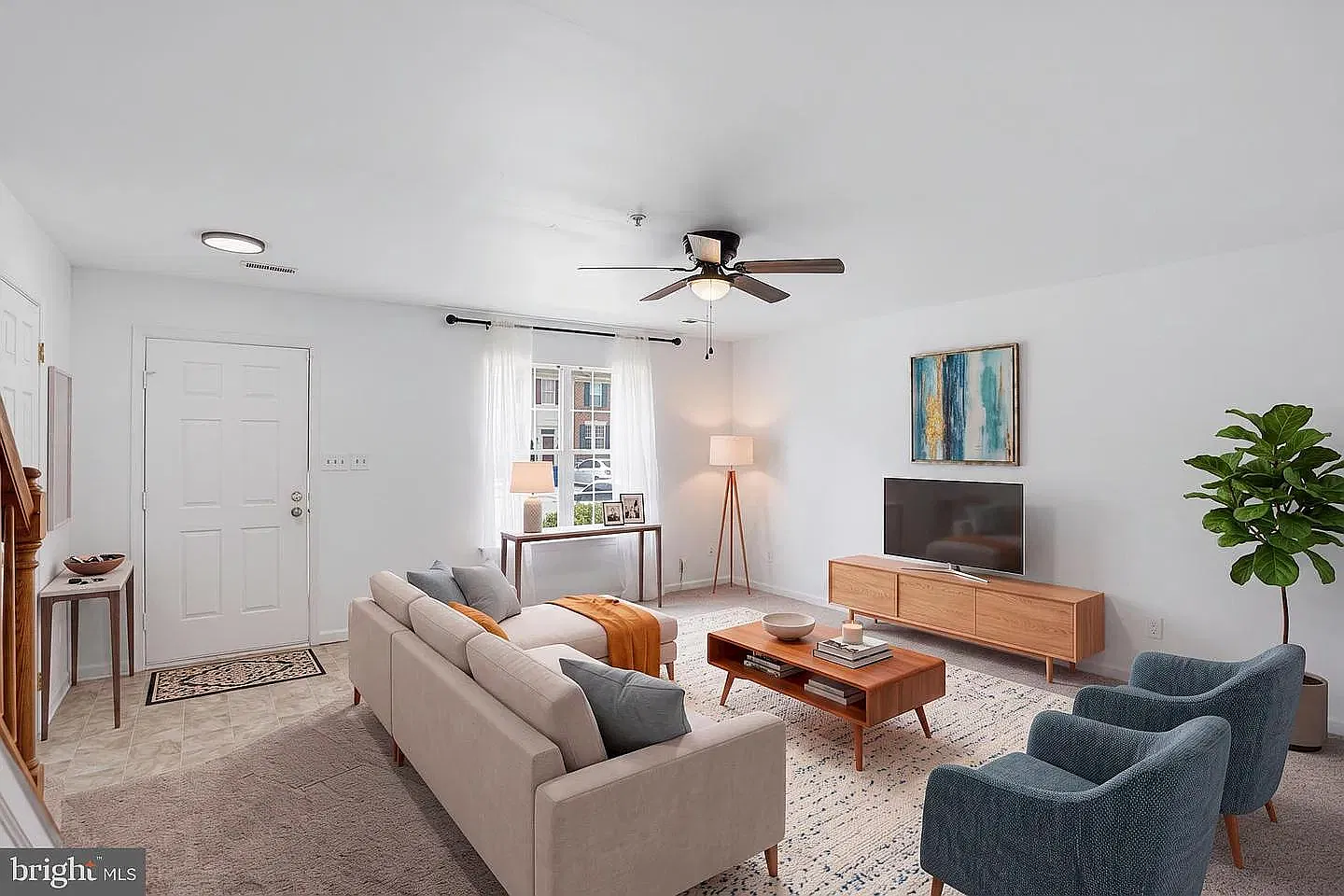 3 bed, 2.5 bath, 1320 sqft, $2,250 — Photo 2