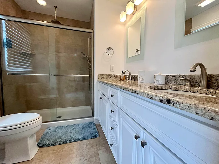 107 N Douglas Ave — Photo 24