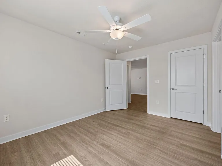 Harbor Village Apartments — Photo 57