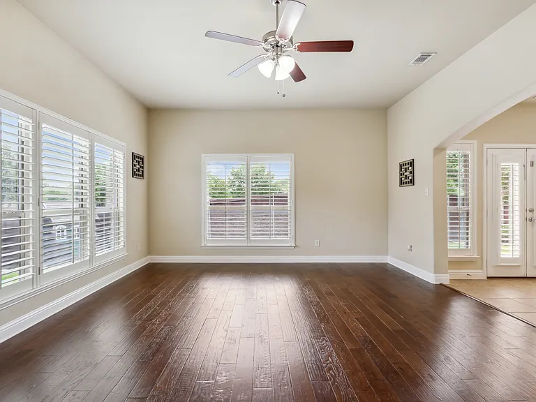 4213 Pecan Bend Ln — Photo 11