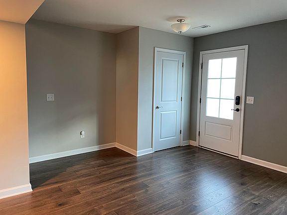 5th image of 140 Hamilton Ave NW