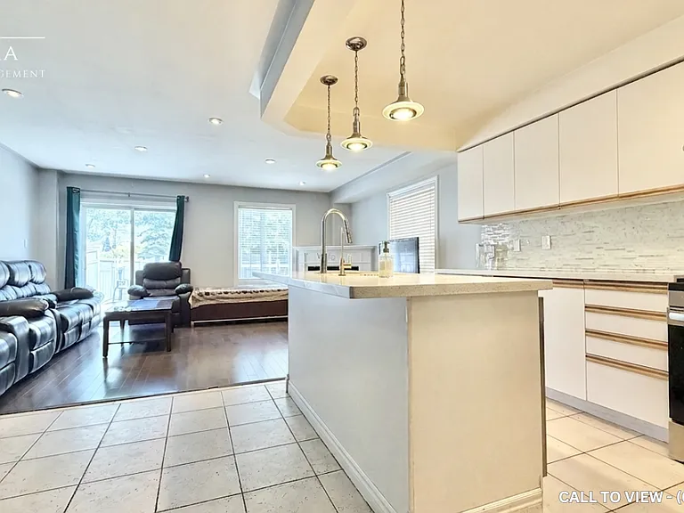 84 Olympia Cres #1 — Photo 3
