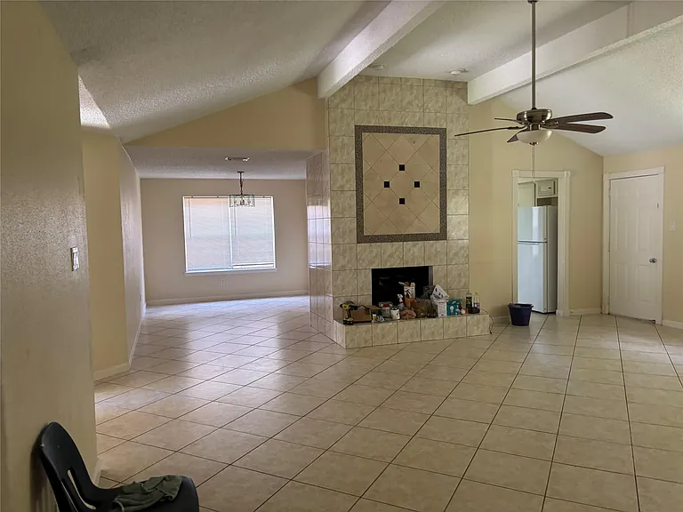 11427 Mulholland Dr — Photo 32