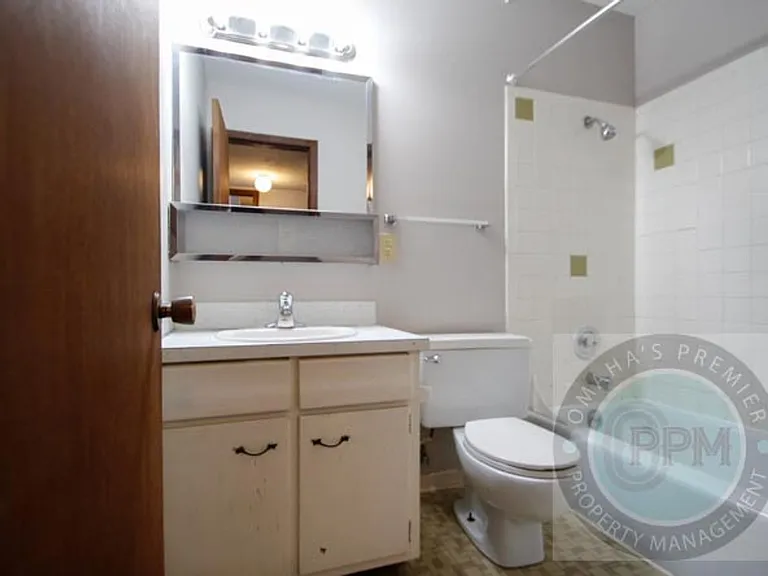 1016 N 47th Ave — Photo 9