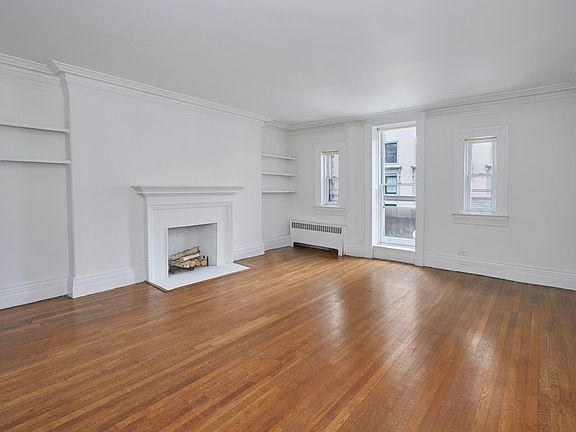 3rd image of 28 E 72nd St #4
