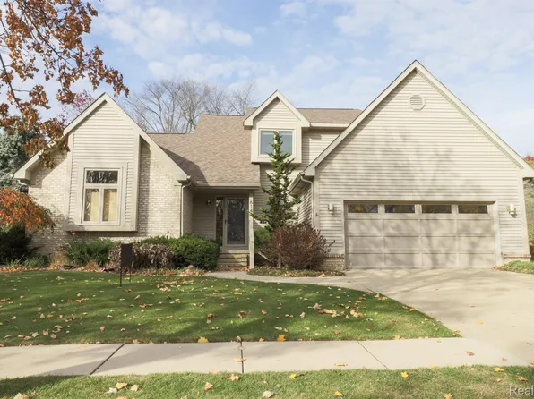 614 W Caledonia St, Howell, MI 48843