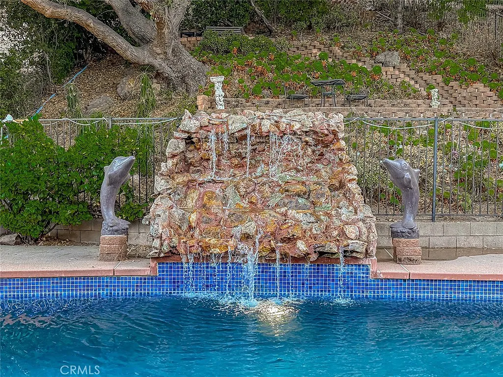5 bed, 2683 sqft, $7,450 — Photo 3