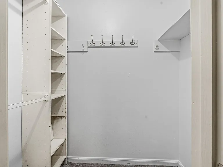 8426 Edgemoor Dr — Photo 30