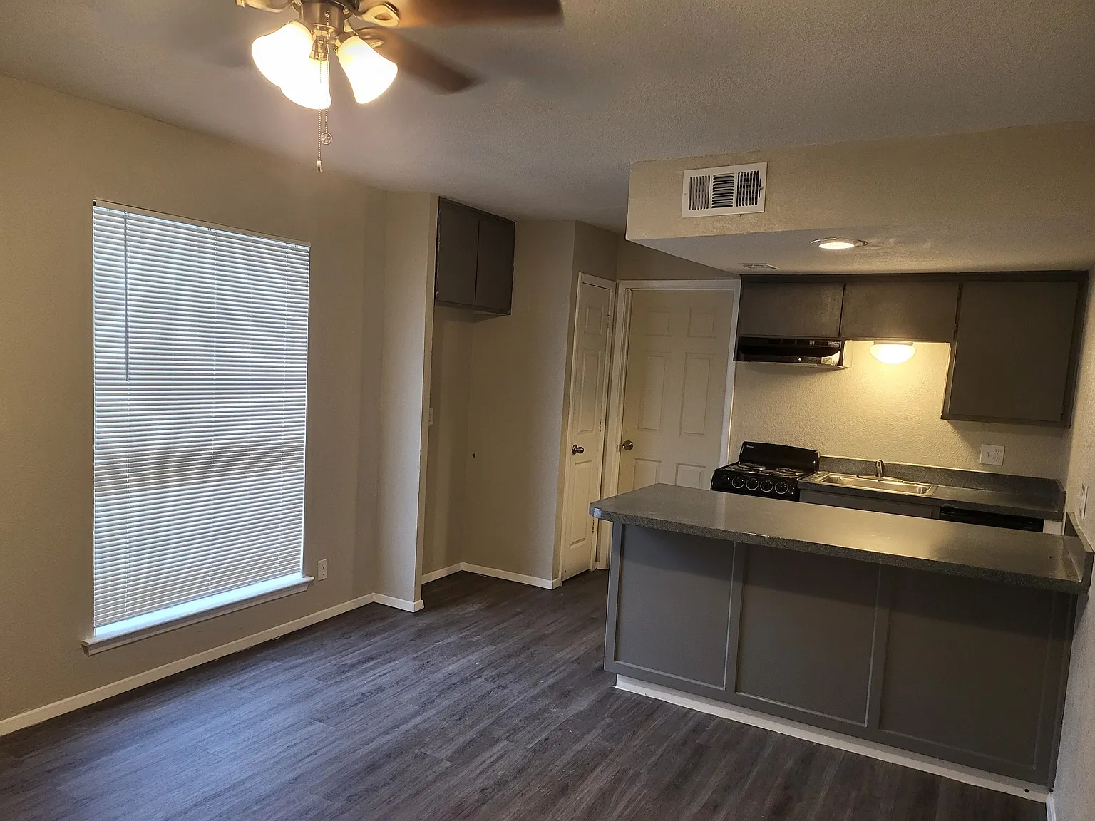 Oak Tree Apartments — Photo 2