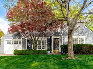 5507 Aberdeen Rd, Fairway, KS 66205