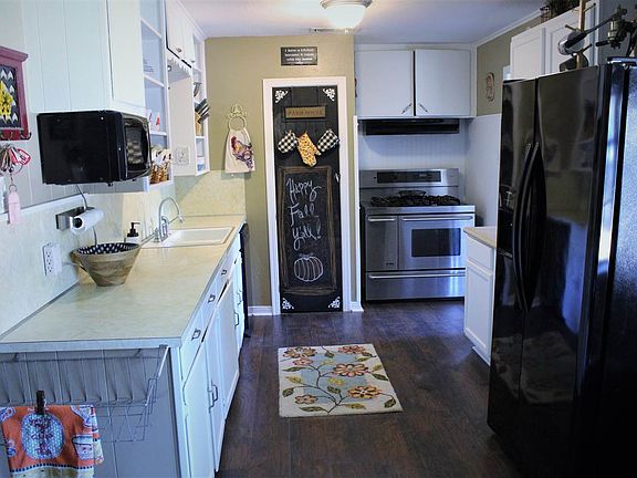 5th image of 702 Canfield St