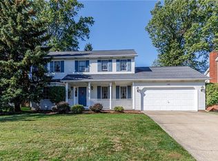 1280 Rae Rd, Lyndhurst, OH 44124