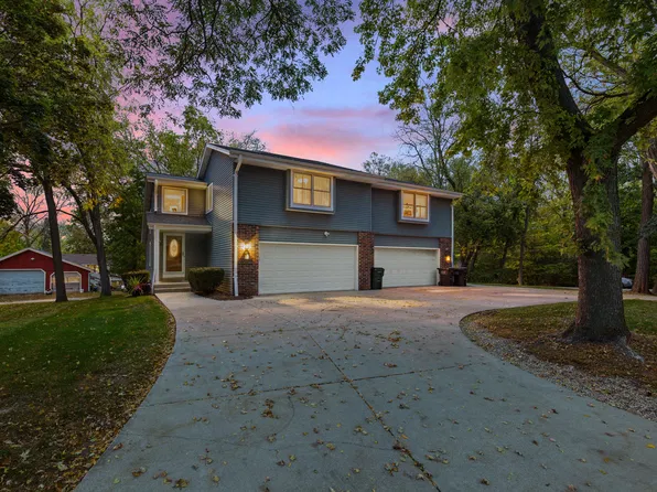 825 Main St, Delafield, WI 53018