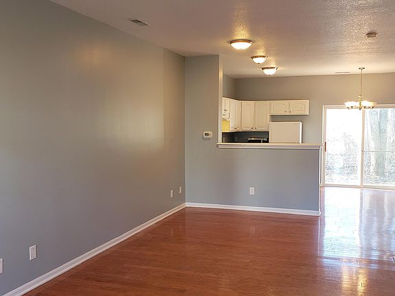 2nd image of 1271 Grove Dr #2605