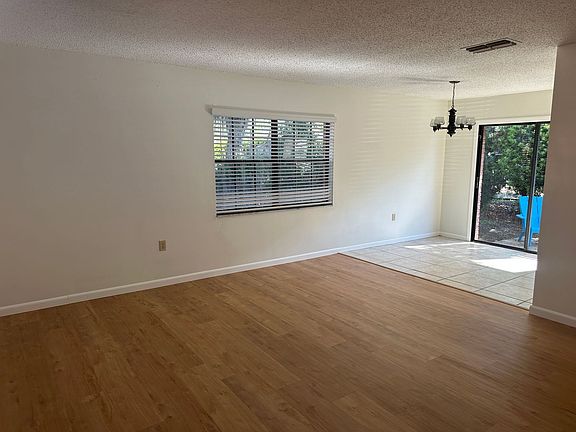 4th image of 706 Lee St APT C