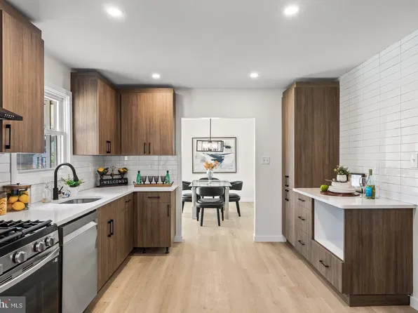 418 Kingston Dr, Cherry Hill, NJ 08034
