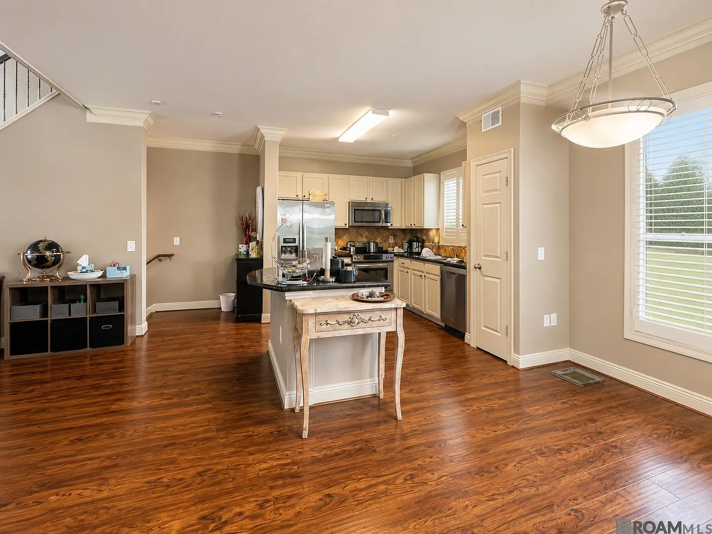 3 bed, 1869 sqft, $2,300 — Photo 2