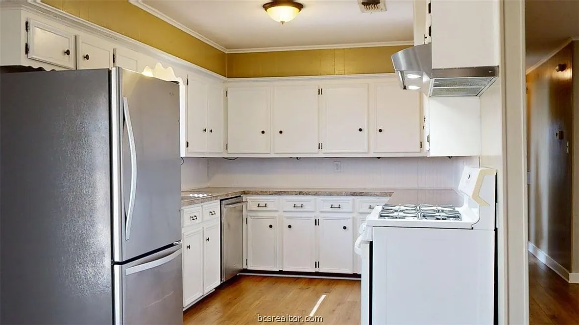 3 bed, 2.0 bath, 1262 sqft, $1,700 — Photo 4