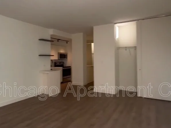 14 W Chestnut St, Chicago, IL 60610