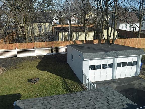 Large Yard - Pets Welcome!