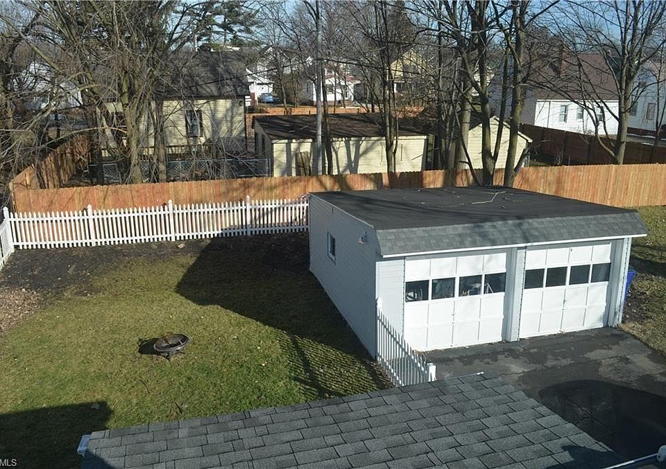 Large Yard - Pets Welcome!