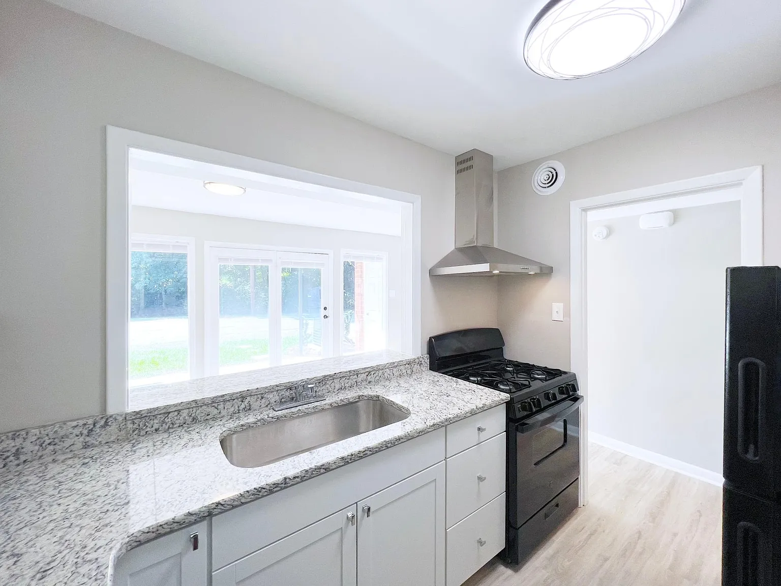 2529 Spring Garden St — Photo 4