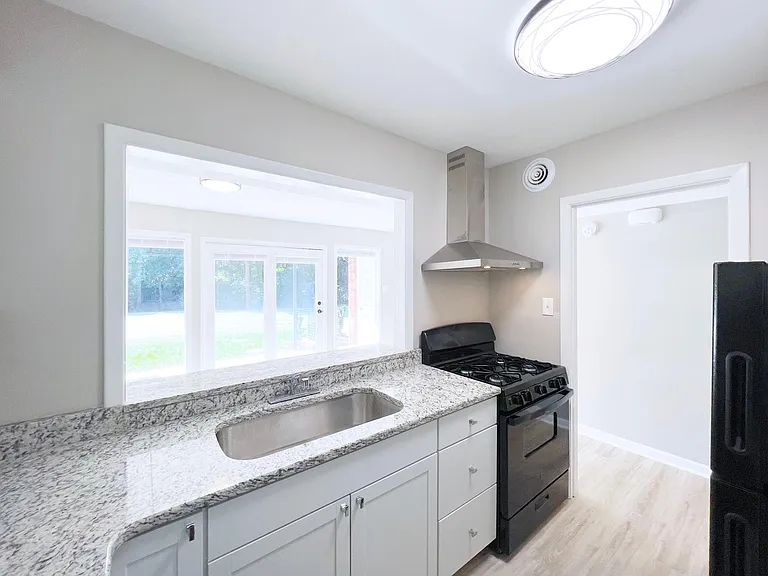 2529 Spring Garden St — Photo 4