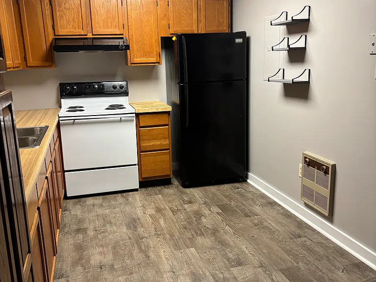 184 W Main St #B — Photo 1