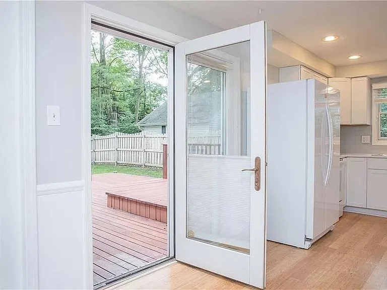 485 W Walnut St — Photo 5