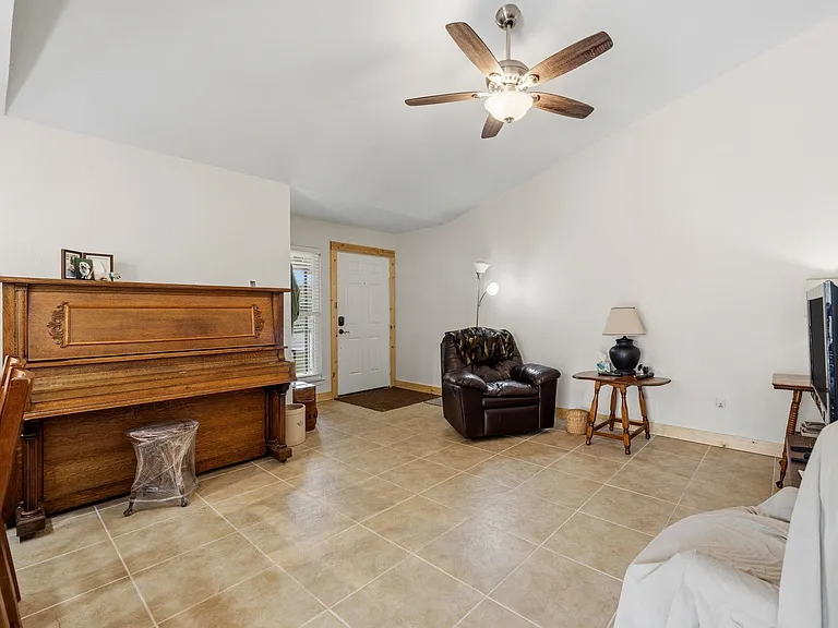 513 Texas Ave — Photo 7
