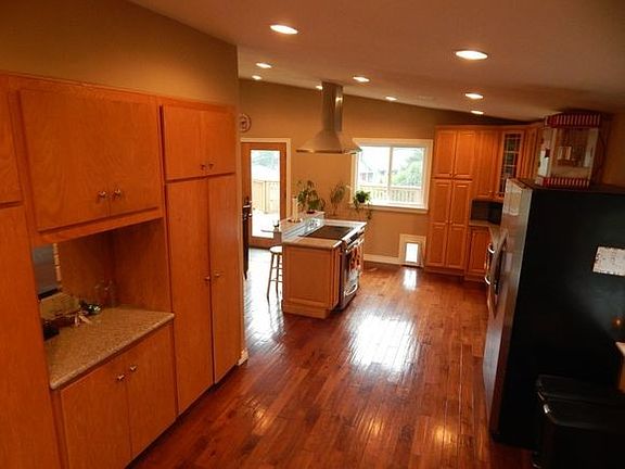 3rd image of 4424 59th Street Ct E