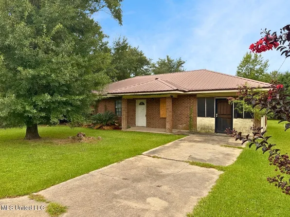 511 Morris St, Waveland, MS 39576